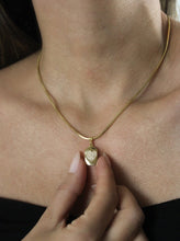 Load image into Gallery viewer, gold heart necklace 