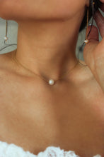 Load image into Gallery viewer, Ariana Single Pearl Necklace - Salty Threads