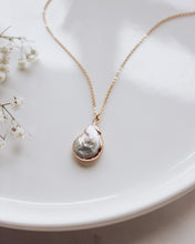 Load image into Gallery viewer, Perlita Mother of Pearl Necklace - Salty Threads